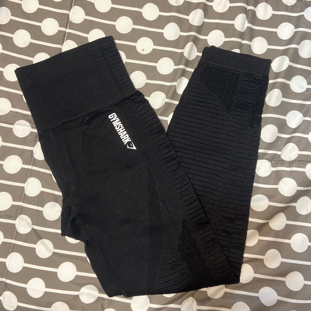 Gym shark leggings